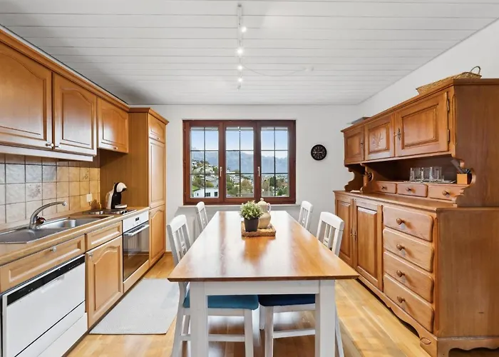 Sonniges Mit Traumhaftem Bergblick